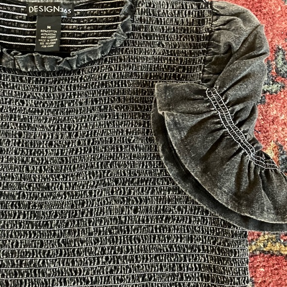 Puffed Sleeve Smocked Top Sz M 🌺Host Pick🌺 - Picture 3 of 10